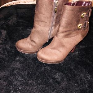 🦋LimeLight Brown Booties